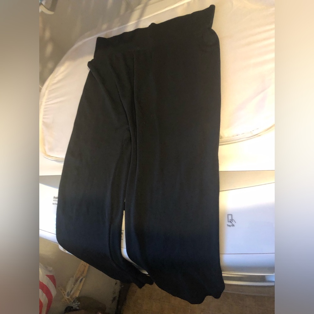 Activ Pro Ultra Soft Lightweight Capri Leggings- 905 $8 or 🦋